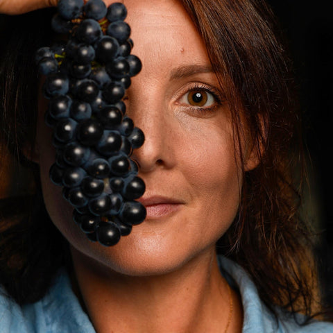 Delphine Brulez, vigneronne de la Maison Louise Brison, évoque sa vision du terroir et des champagnes dans l’interview « Champagne Louise Brison : La Vision De Delphine Brulez »